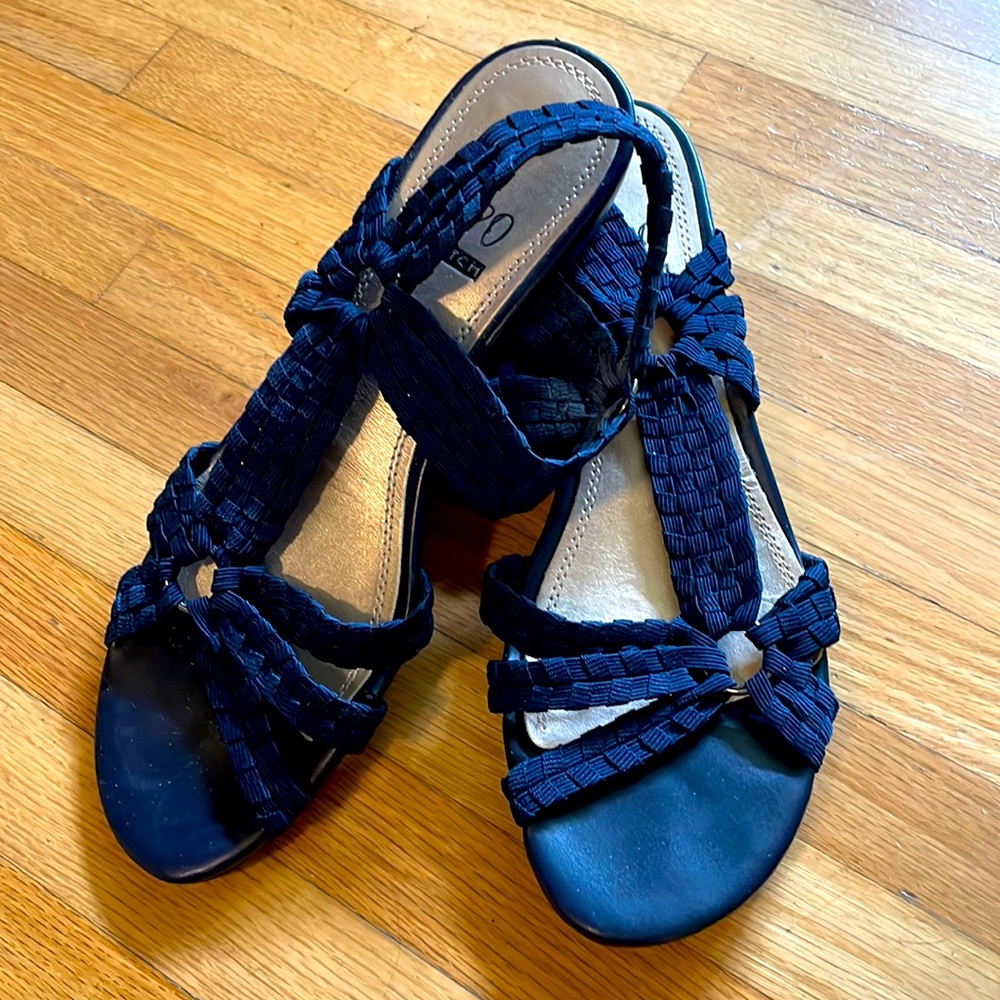 Navy stretch sandals
